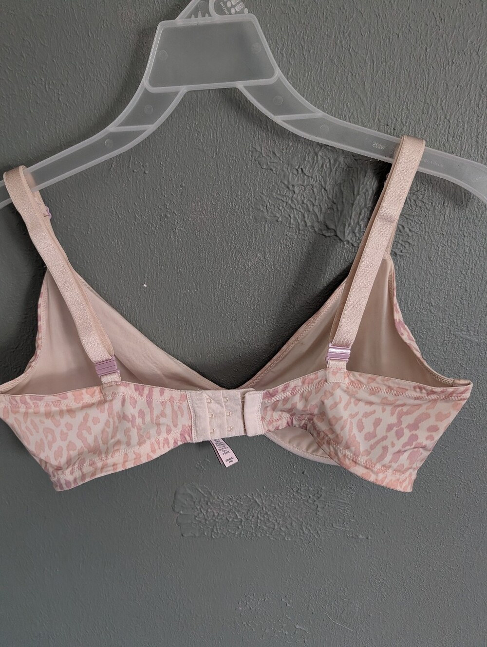 Victoria's Secret Light Pink Leopard Underwire Bra - Picture 4 of 4